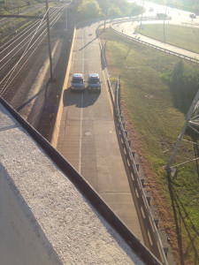Driver jumped over Jersey barrier of Interstate 495, landing on ramp 75 feet below. (Photo: Delaware Free News)