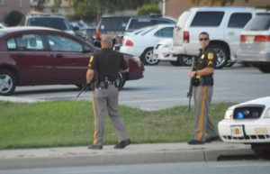 Armed New Castle County officers were visible at Georgetown Manor Apartments. (Photo: Delaware Free News)