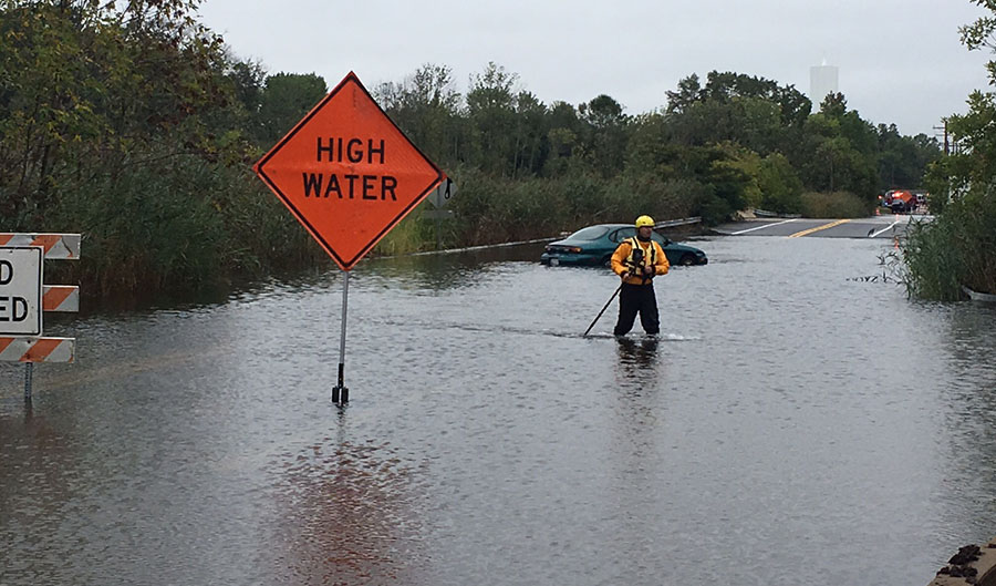 A car was stranded on Old Airport Road near Newport. (Photo: Delaware Free News)