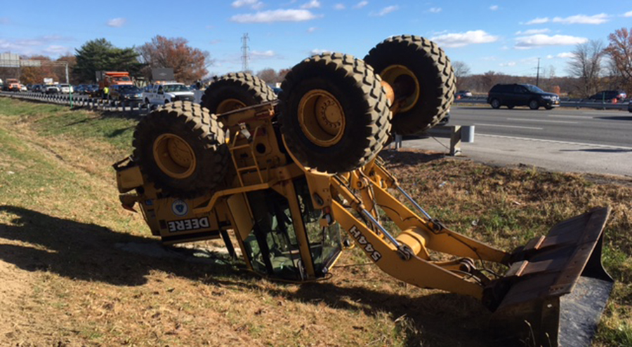 DelDOT front-end loader overturned in ditch on southbound Interstate 95 south of Route 141. (Photo: Delaware Free News)