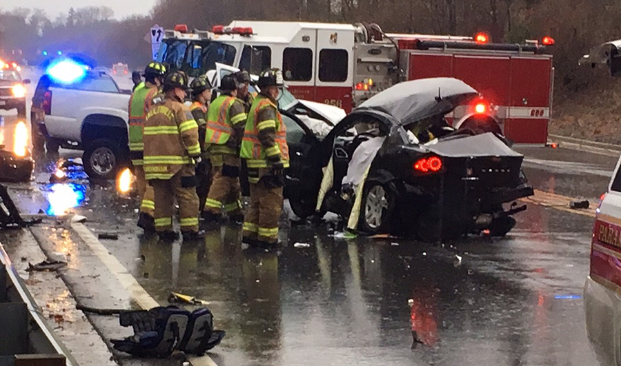 Two vehicles were involved in crash on Route 141 (Powder Mill Road) near Alapocas Drive. (Photo: Delaware Free News)