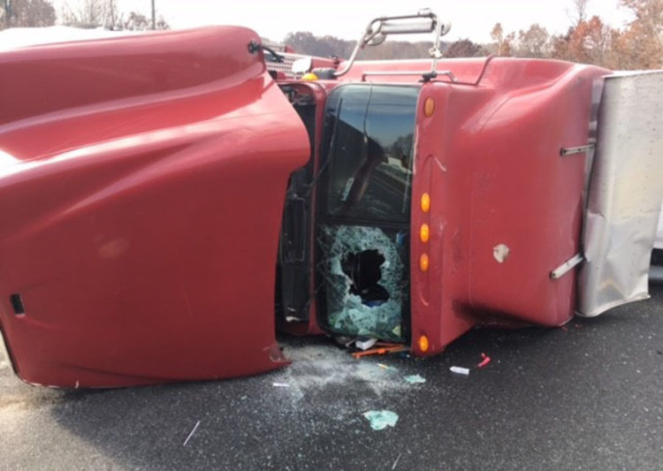 Tractor-trailer carrying produce overturned on ramp from northbound Route 896 onto northbound Interstate 95. (Photo: Delaware Free News)