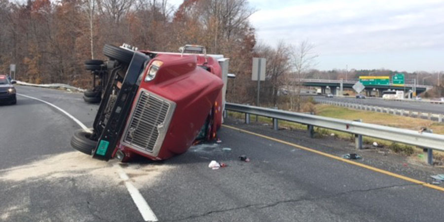 Tractor-trailer carrying produce overturned on ramp from northbound Route 896 onto northbound Interstate 95. (Photo: Delaware Free News)